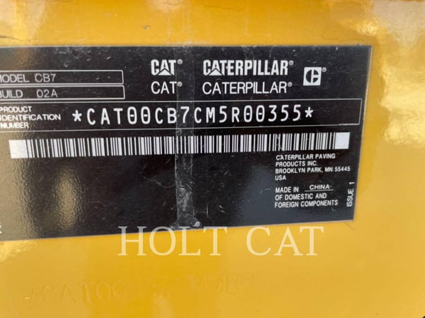 Caterpillar CB7, Vibratory Single Drum Asphalt, 52 hours, S/N: M5R00355, 2023 - Image 6