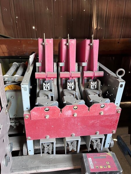 Westinghouse, 2978A72G31, 50000 kVA interrupting Cap, control Volts 100 Int. AC - Image 1