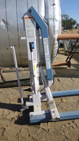 2200/1650 lb. OTC Tools & Equipment, Heavy Duty Floor Crane, 107" H boom retracted & 117" H boom extended - Image 2