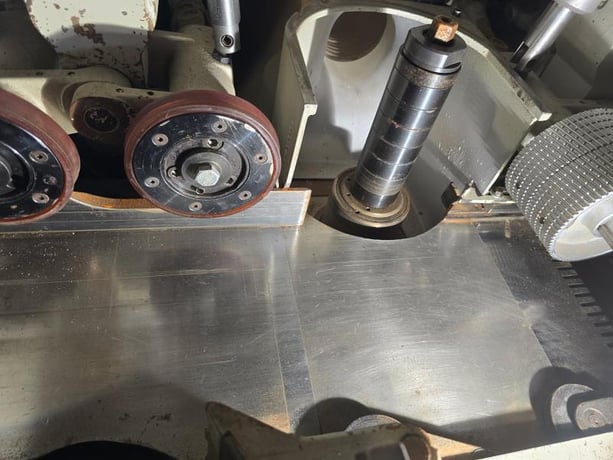 Weinig #U-1000, Feed-Through Moulder, 5-Head, 9.06" x 4.75" capacity, 1.8" Spindle diameter, 20-118 FPM - Image 4