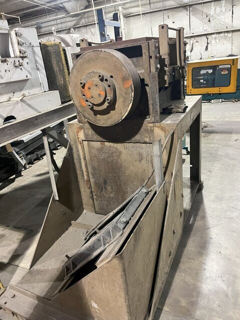 18" x 37" Cumberland #37H, hog style rotor, 100 HP - Image 3