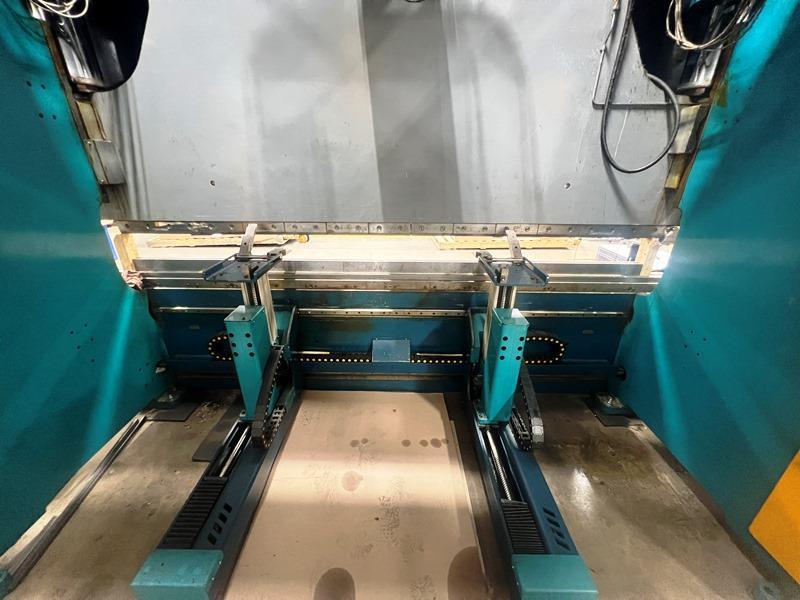 143 Ton, Pullmax Ursviken #Optiflex-130x82-3.1, 8-Axis CNC hydraulic press brake, 11.5'OA, 122" between - Image 4