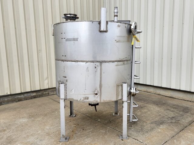 600 gallon Stainless liquids tank, 60" dia. x 50" high - Image 2