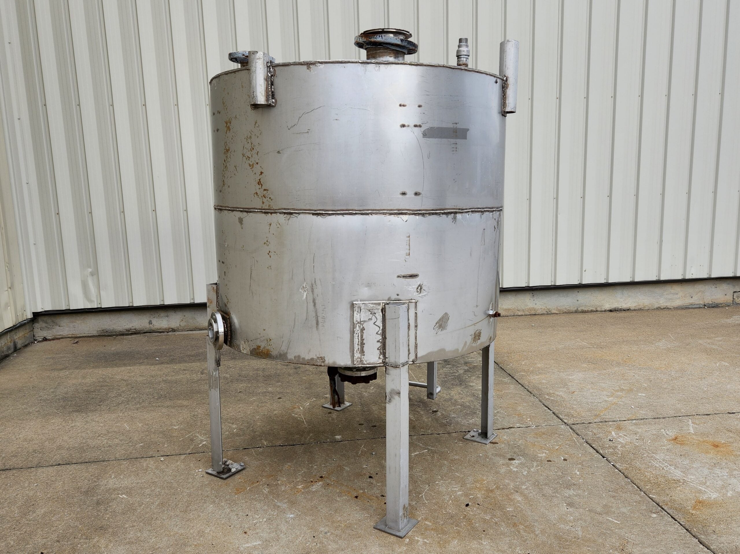 600 gallon Stainless liquids tank, 60" dia. x 50" high - Image 3