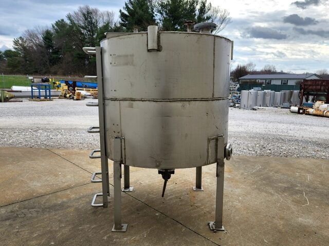 600 gallon Stainless liquids tank, 60" dia. x 50" high - Image 4