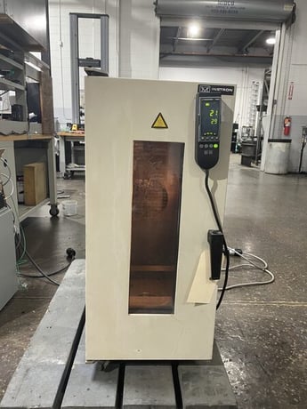 9.4" width x 9" D x 26" H Instron #3119-409, test chamber, Stainless steel interior, chamber door w/viewing - Image 1