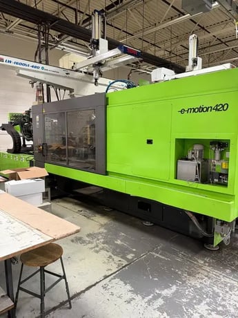 420 Ton, 40.3 oz., Engel #e-motion-2440/420T, horizontal plastic injection molder, 30.07" x 30.07" tie bar - Image 2