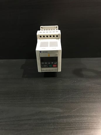.5 HP Allen-Bradley, 160-BA01NPS1P1, Speed Drive Controller, 3 Phase, 0.37 kW, 1.4/1.2 Amps, 380-460 Volts - Image 1