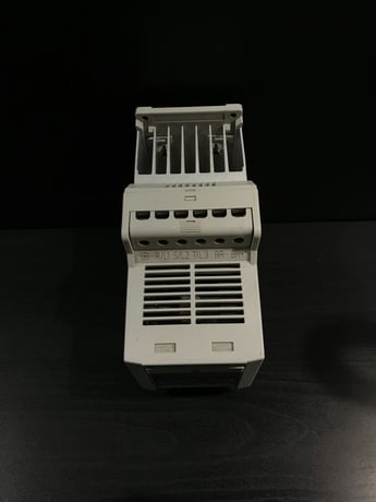 .5 HP Allen-Bradley, 160-BA01NPS1P1, Speed Drive Controller, 3 Phase, 0.37 kW, 1.4/1.2 Amps, 380-460 Volts - Image 2
