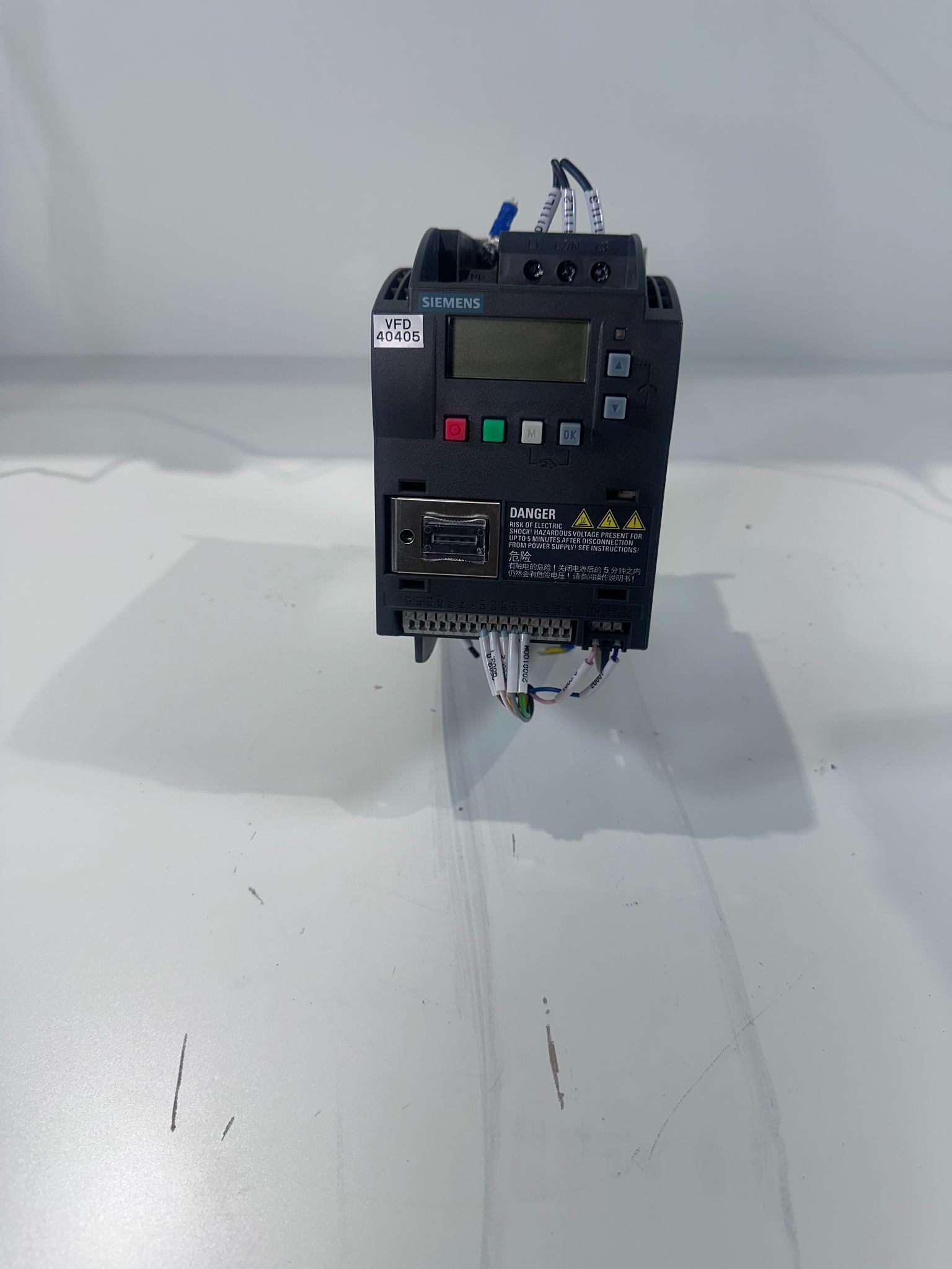 .5 HP Siemens, 6SL3210-5BE13-7CV0, AC Variable Frequency Drive, 3 Phase, 1.7/1.3 Amps, 400-480 V - Image 1