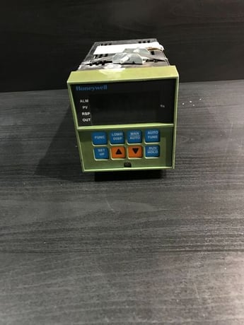 Honeywell #DC3002-0-00B-1, Temperature Controller, 120 VAC - Image 1