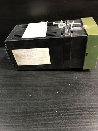 Honeywell #DC3002-0-00B-1, Temperature Controller, 120 VAC - Image 2