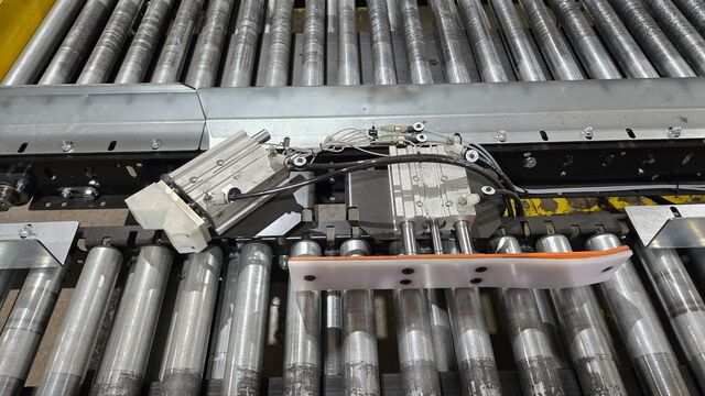 23.5" wide x 9' long, Industrial Kinetics, Dual-Lane Roller Conveyor, 0.5 HP, 1720 RPM, 230/460 V - Image 2