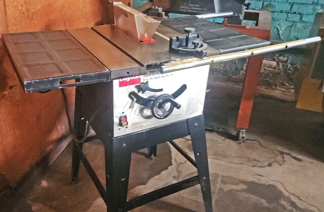 Dayton #4TJ88B, Contractors Table Saw, 10" blade, 3-1/8" max cut, 1.33 HP, 120 V., w/ Tsquare & blade guard, - Image 4