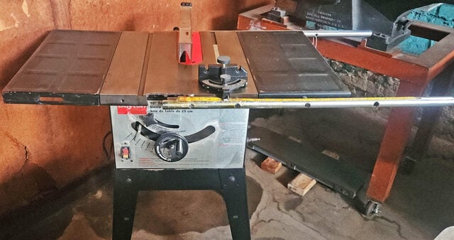 Dayton #4TJ88B, Contractors Table Saw, 10" blade, 3-1/8" max cut, 1.33 HP, 120 V., w/ Tsquare & blade guard, - Image 6