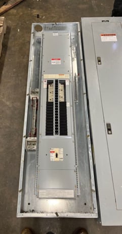 400 Amp. Cutler Hammer, PRL2A MLO, Panelboard, 277/480 Volts 3PH 4W Indoor Encl 42Cir FD3225 P586 - Image 9