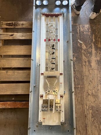 600 Amp. Cutler-Hammer, Panelboard, PRL3A, Panelboard, 480/277 Volts 3PH 4W 42 Circuit MLO Indoor P665 - Image 2