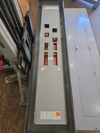 600 Amp. Eaton, PRL3A, Panelboard, 208Y/120 Volts 3PH 4W MLO 3R Encl Outdoor - Image 3