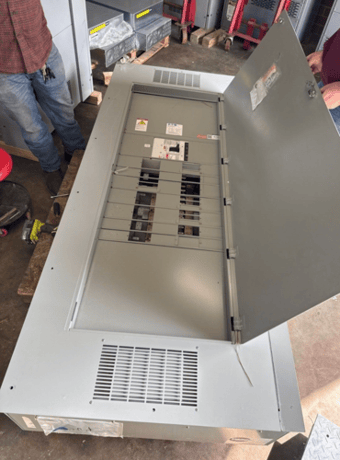 800 Amp. Eaton, PRL4B, Panelboard, 240/120 Volts 3PH 4W Indoor Encl 36 Cir MCB MDL3800F P633-NS, New - Image 1
