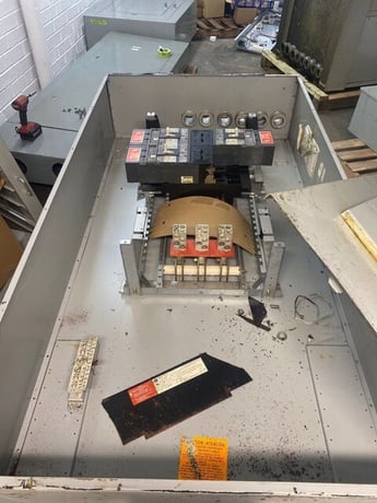 1200 Amp. General Electric, APN2312FH2A APN Plug In, Panelboard, 240 Volts 3PH 3W Indoor Encl 1200 Amp P494 - Image 2