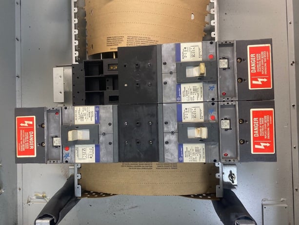 1200 Amp. General Electric, APN2312FH2A APN Plug In, Panelboard, 240 Volts 3PH 3W Indoor Encl 1200 Amp P494 - Image 3