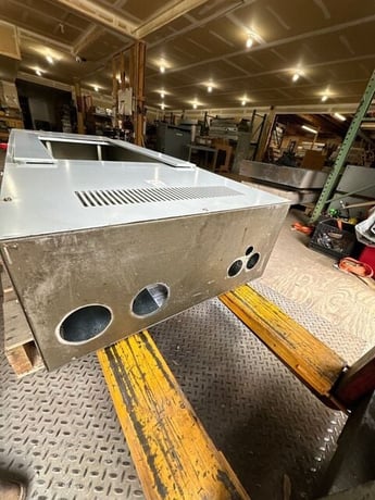 600 Amp. General Electric, APNB Bolt On Style, Panelboard, 208/120 Volts 3PH 4W Indoor Encl MLO Main Lug P502 - Image 6