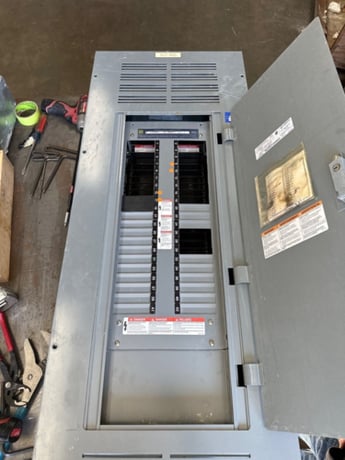 400 Amp. Square D NF, Panelboard, 600Y/347 Volts 3PH 4W MLO 42 Circuit Main Lug Indoor Encl P330 - Image 1