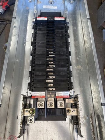 400 Amp. Square D NF, Panelboard, 600Y/347 Volts 3PH 4W MLO 42 Circuit Main Lug Indoor Encl P330 - Image 4