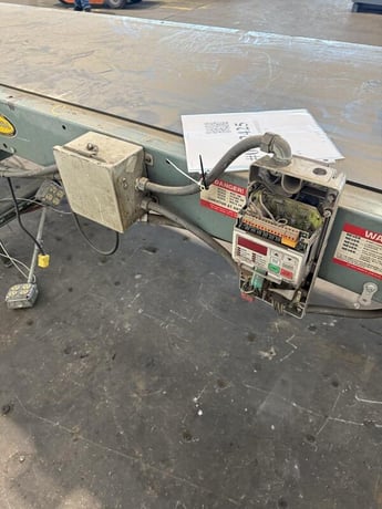 30" wide x 16' long, Hytrol, powered belt conveyor, 1 HP, 230/460 V., 3-phase, adj. legs - Image 10