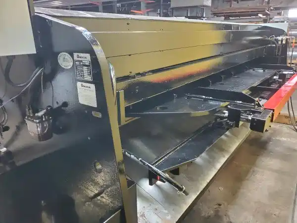 1/4" x 13.9' Amada #M-4065, mechanical squaring shear, 16 hold downs, 52 SPM, 15 HP, 1990 - Image 10