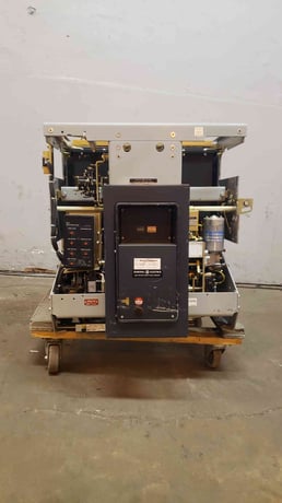 4000 Amps, General Electric, AKR-8D-100-1, low voltage circuit breaker, w/Epic Micro Versatrip - Image 1