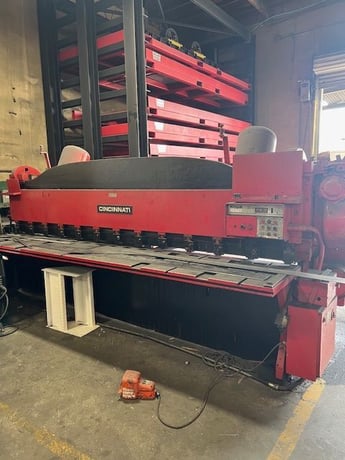 1/4" x 12' Cincinnati #2CC12, Squaring Shear, 48" Back Gauge, 60 SPM, 13 hold downs, 4" throat, 15 HP, elect - Image 2
