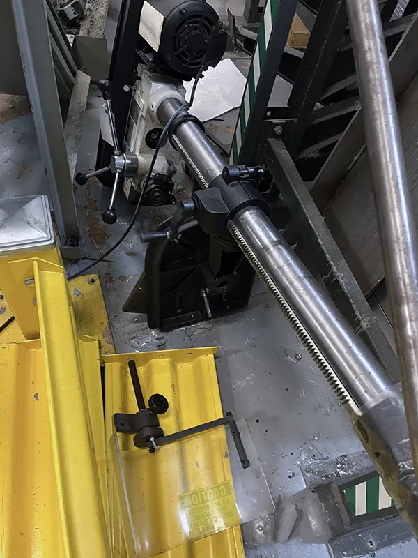 Jet #J-2500, Floor Type Drill Press, 2.87" diameter, 11.5" x 11.5" Table, 24" Table Travel, (16) Spindle - Image 4