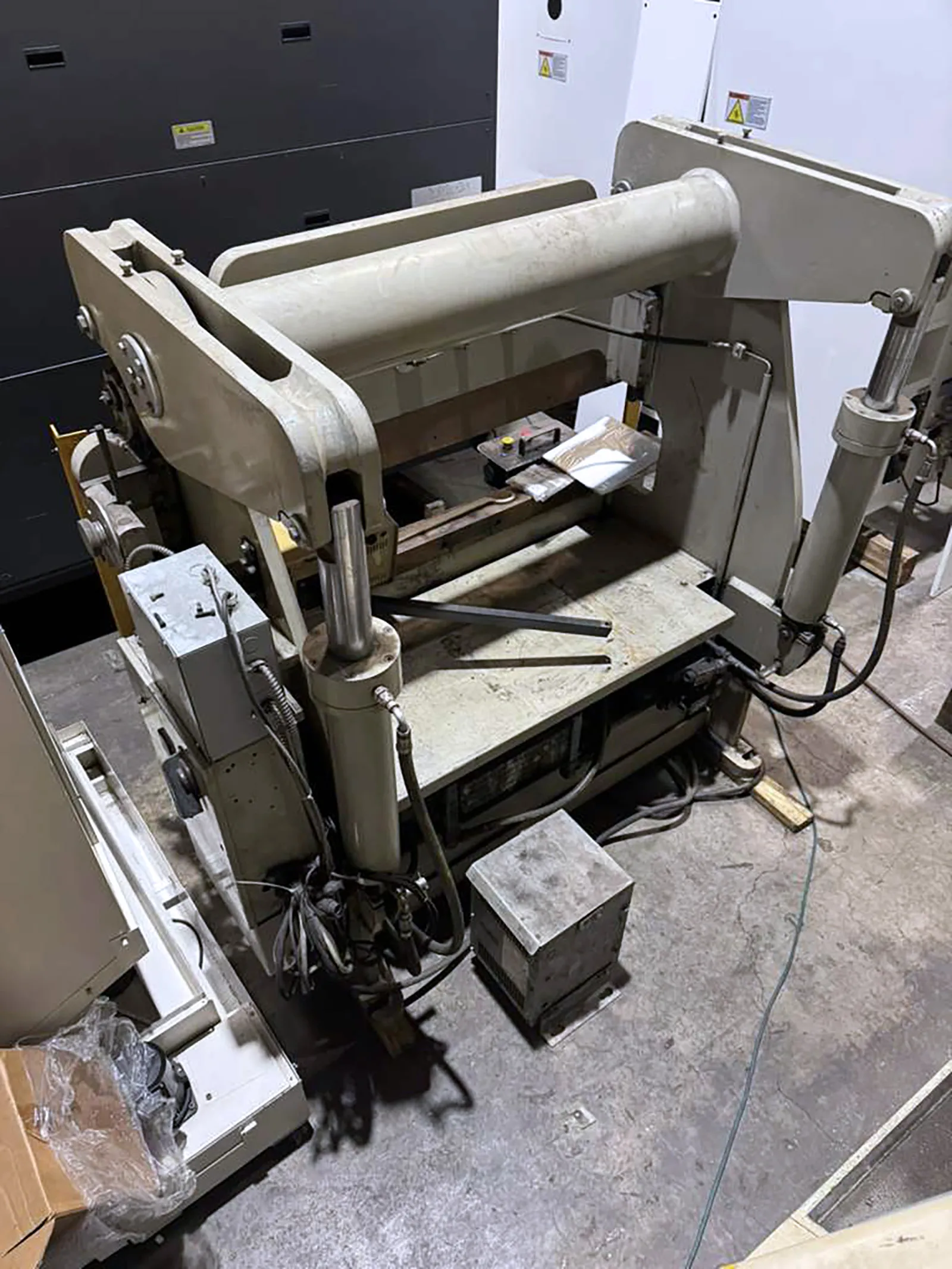 60 Ton, Accurpress #7606, Hydraulic Press Brake, 88" x 42" x 74" tall Dimension, 1988 - Image 10