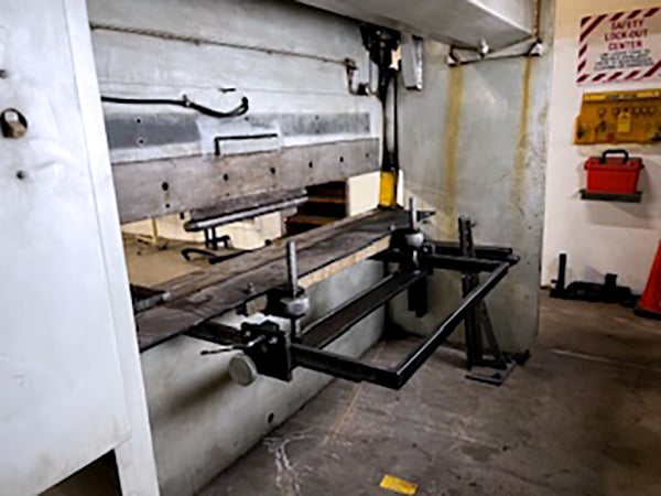 110 Ton, Pacific #110-10, Hydraulic Press Brake, 10' overall length, 8.5' Between Housings, 7" Stroke, 6" - Image 2