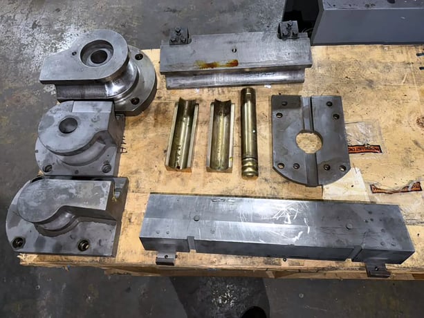 2.5" Hines #CNC200, Tube Bender, 12" max Radius, 8' Tube Length over Mandrel, 2000 psi, 55 FPM Feed capacity - Image 6