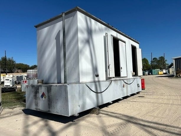 600 KW Cummins #DQCA, Standby Generator, Diesel Type, Sound Attenuated, Tier 2 Emissions, 805 HP, 208 Volts - Image 1
