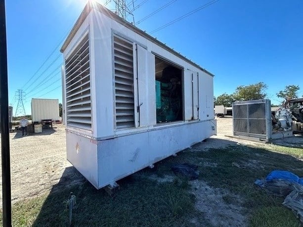 600 KW Cummins #DQCA, Standby Generator, Diesel Type, Sound Attenuated, Tier 2 Emissions, 805 HP, 208 Volts - Image 6