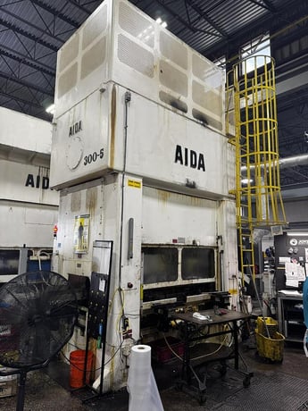330 Ton, Aida #PMX-L2-300, stamping press, 7.8" stroke, 3.9"adj, 84" x40"bed, 21.6"die height, 40-100 SPM - Image 3