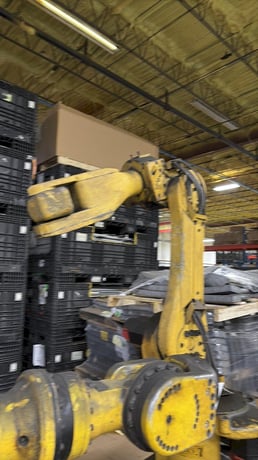 Fanuc, ArcMate 100i, robot arm, 6 axis, 13.2 lb payload, 53.9" reach, articulated - Image 3