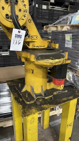 Fanuc, ArcMate 100i, robot arm, 6 axis, 13.2 lb payload, 53.9" reach, articulated - Image 4
