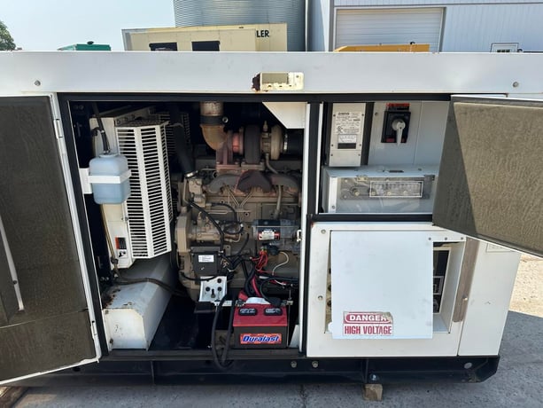 40 KW Multiquip Power #4045TF275D, diesel generator, J Deere engine, rental grade, 208 Volts, 564 hours, 2005 - Image 9