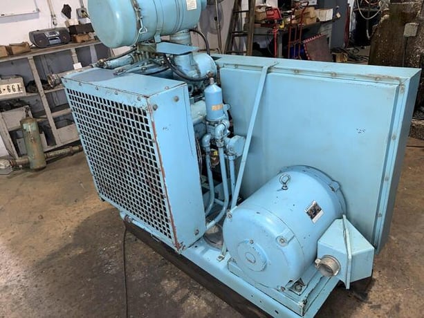 50 HP Davey #50BA, rotary sliding vane compressor, 215 cfm, 125 psi - Image 2