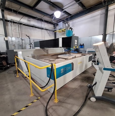 Flow #Mach-200-3020-Pivot, Waterjet Cutter, 118" x 79" travel, 10' x 6' 6" work area, 60k PSI, 460 V., Flow - Image 1