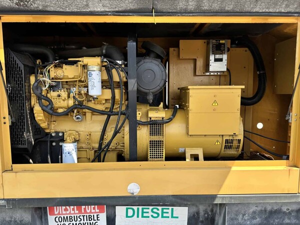 60 KW Caterpillar #D60-4S, diesel generator set, 2006 - Image 8