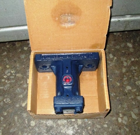 Pneumatic bin hopper vibrator, Navco #BH-1-1/4, 1/16"to 1/8"wall thickness, 402-4 scfm @ 50 psi - Image 1