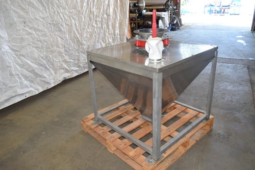Material transfer & storage hopper, 3' x 3' x 2-1/2'tall with 7-1/2"valve - Image 3