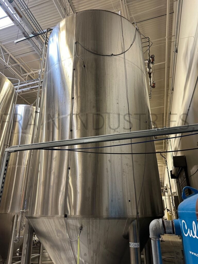 5400 gallon NSI Newlands, 304 Stainless Steel tank, low pressure jacketed & insulated tank, 92" dia. x 156" - Image 3