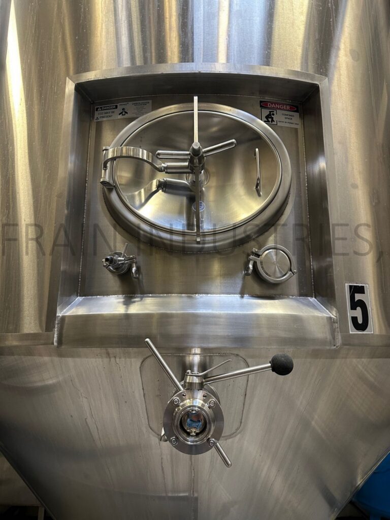 5400 gallon NSI Newlands, 304 Stainless Steel tank, low pressure jacketed & insulated tank, 92" dia. x 156" - Image 4