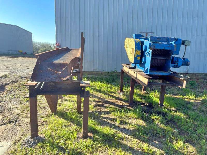 Vecoplan #45/12/2, horizontal wood grinder, 5" x 18" infeed opening, 390 RPM, 18" W x 6" D x 16' L vibratory - Image 4